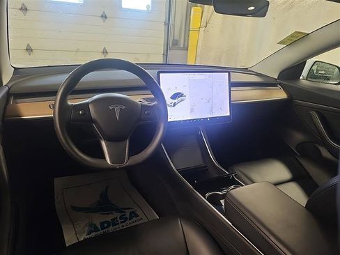 Used 2020 Tesla Model 3 Standard Range Plus image 9