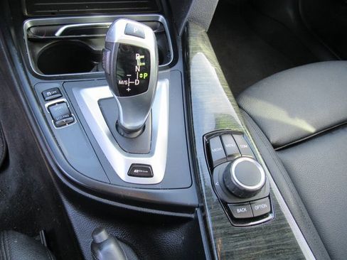 Used 2018 BMW 330e w/ Convenience Package image 17