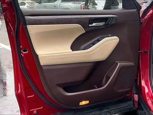 Used 2020 Toyota Highlander Platinum image 23