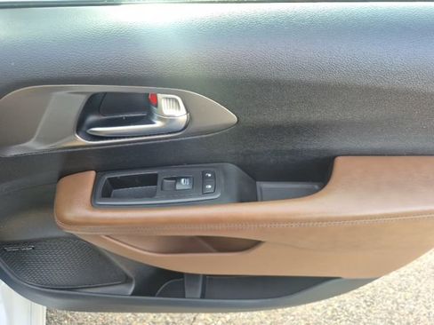 Used 2020 Chrysler Pacifica Limited w/ Advanced Safetytec Group image 18