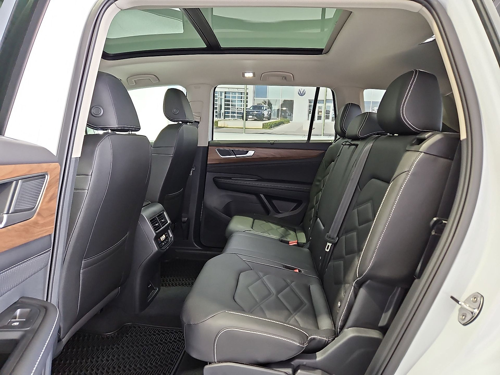 New 2026 Volkswagen Atlas SE FWD image 14