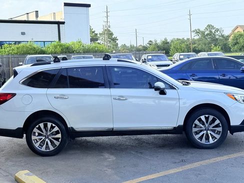 Used 2017 Subaru Outback 3.6R Touring AWD/4WD image 32