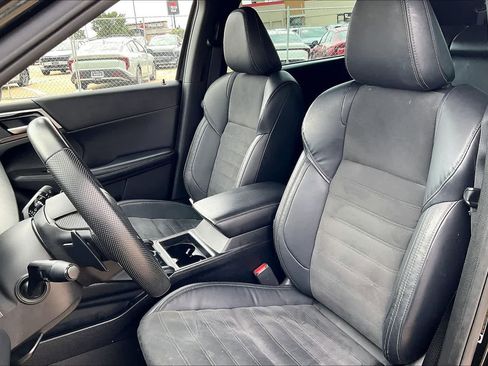 Used 2023 Mitsubishi Outlander SE Black Edition FWD image 11
