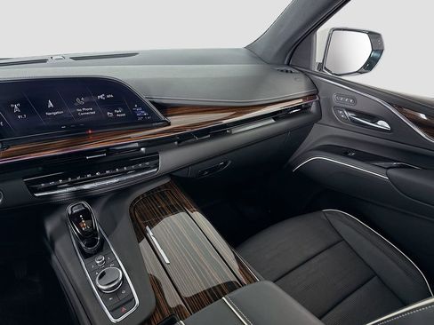 Used 2023 Cadillac Escalade Premium Luxury image 25