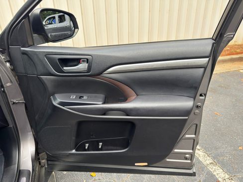Used 2017 Toyota Highlander Limited FWD image 43