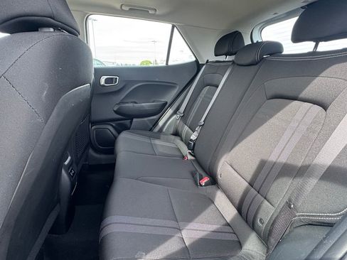 Used 2025 Hyundai Venue SEL FWD image 11