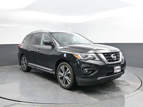 Used 2017 Nissan Pathfinder Platinum w/ Family Entertainment Package AWD/4WD image 4