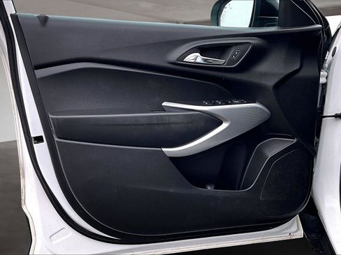 Used 2024 Chevrolet Trax RS w/ Sunroof Package image 21