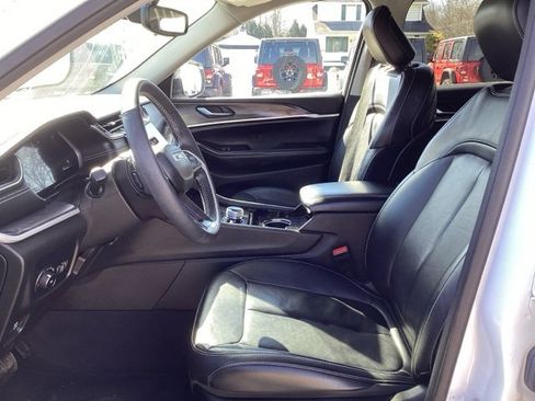 Used 2023 Jeep Grand Cherokee L Limited w/ Black Appearance Package image 20