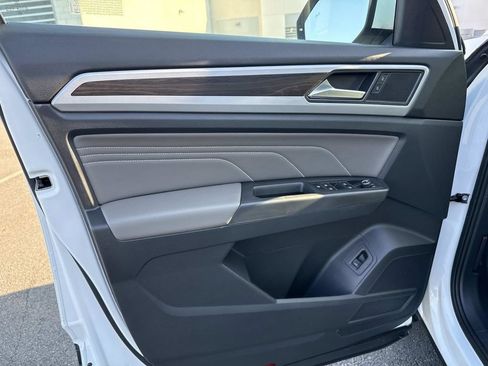 Used 2023 Volkswagen Atlas SE w/ Panoramic Sunroof Package AWD/4WD image 9