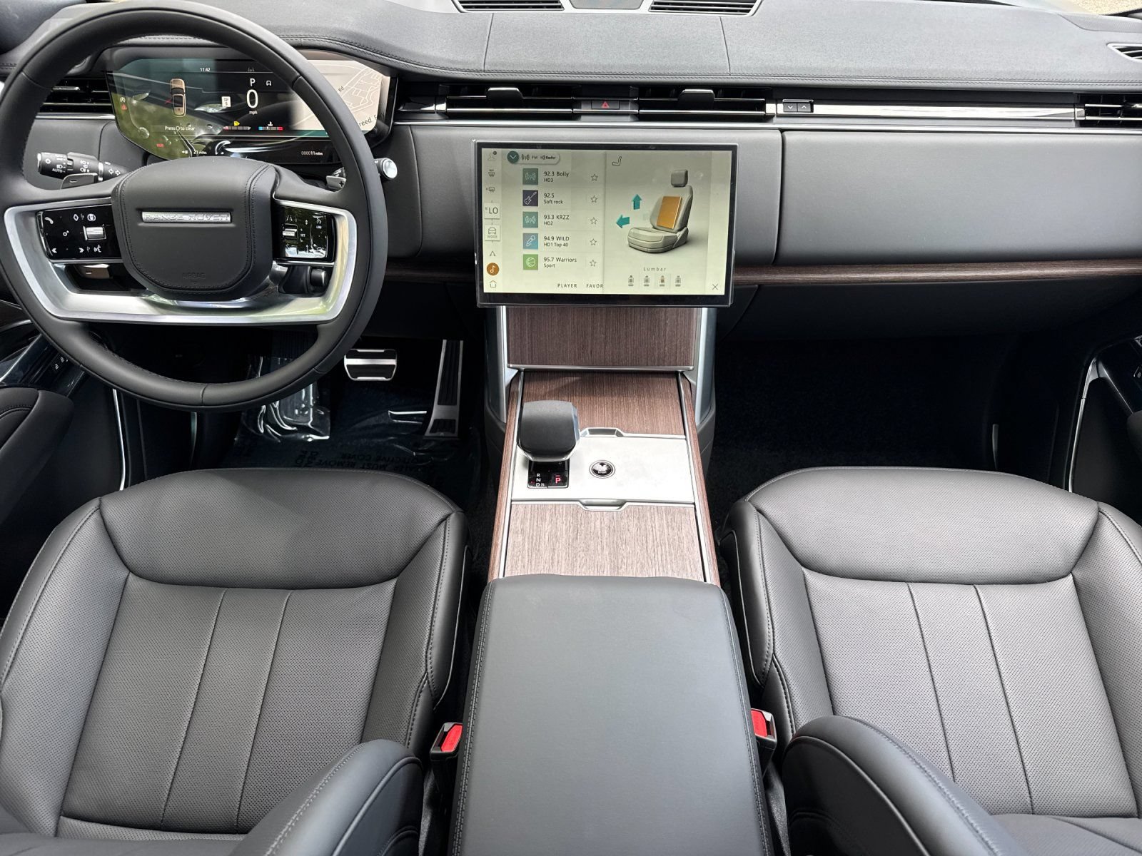 New 2026 Land Rover Range Rover Long Wheelbase SE AWD/4WD image 13