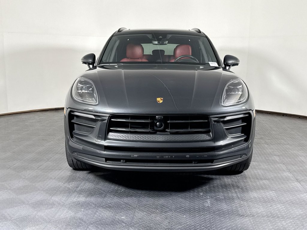 Certified 2025 Porsche Macan AWD/4WD image 10