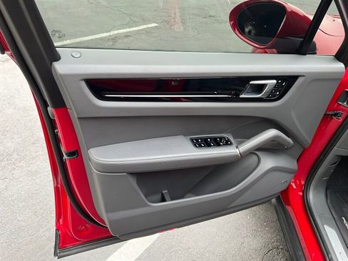 Used 2021 Porsche Cayenne image 19