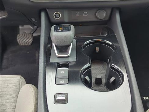 Used 2023 Nissan Rogue SV image 11