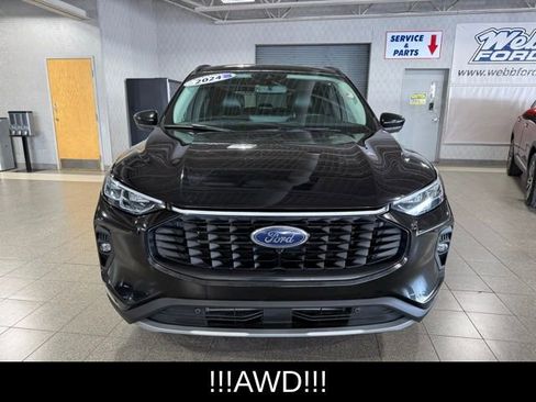 Used 2024 Ford Escape Platinum image 3