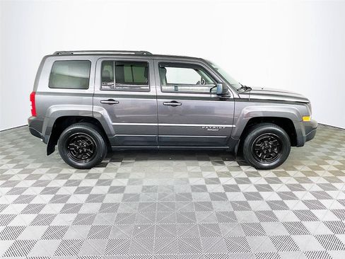 Used 2017 Jeep Patriot Sport w/ Power Value Group AWD/4WD image 10