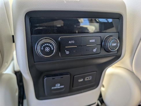 Used 2021 GMC Acadia Denali w/ Denali Ultimate Package image 18