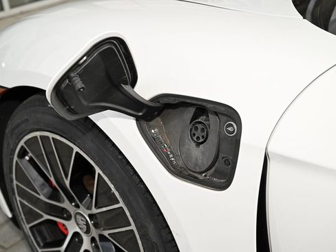 Used 2022 Porsche Taycan 4S AWD/4WD image 15