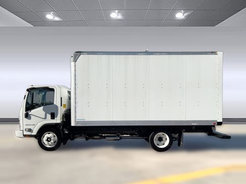 Used 2025 Chevrolet Low Cab Forward image 2