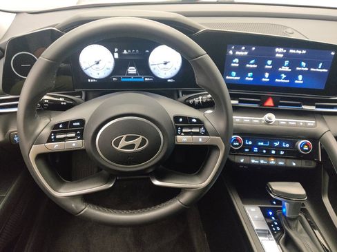 Used 2025 Hyundai Elantra SEL FWD image 22