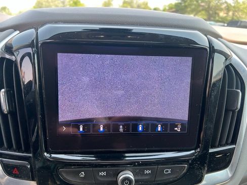 Used 2020 Chevrolet Traverse LT w/ LT Premium Package AWD/4WD image 19