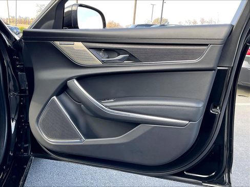 Used 2022 Jaguar XF SE image 25