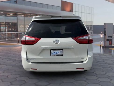 Used 2016 Toyota Sienna XLE image 7
