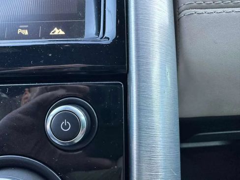 Used 2017 Land Rover Discovery HSE AWD/4WD image 25