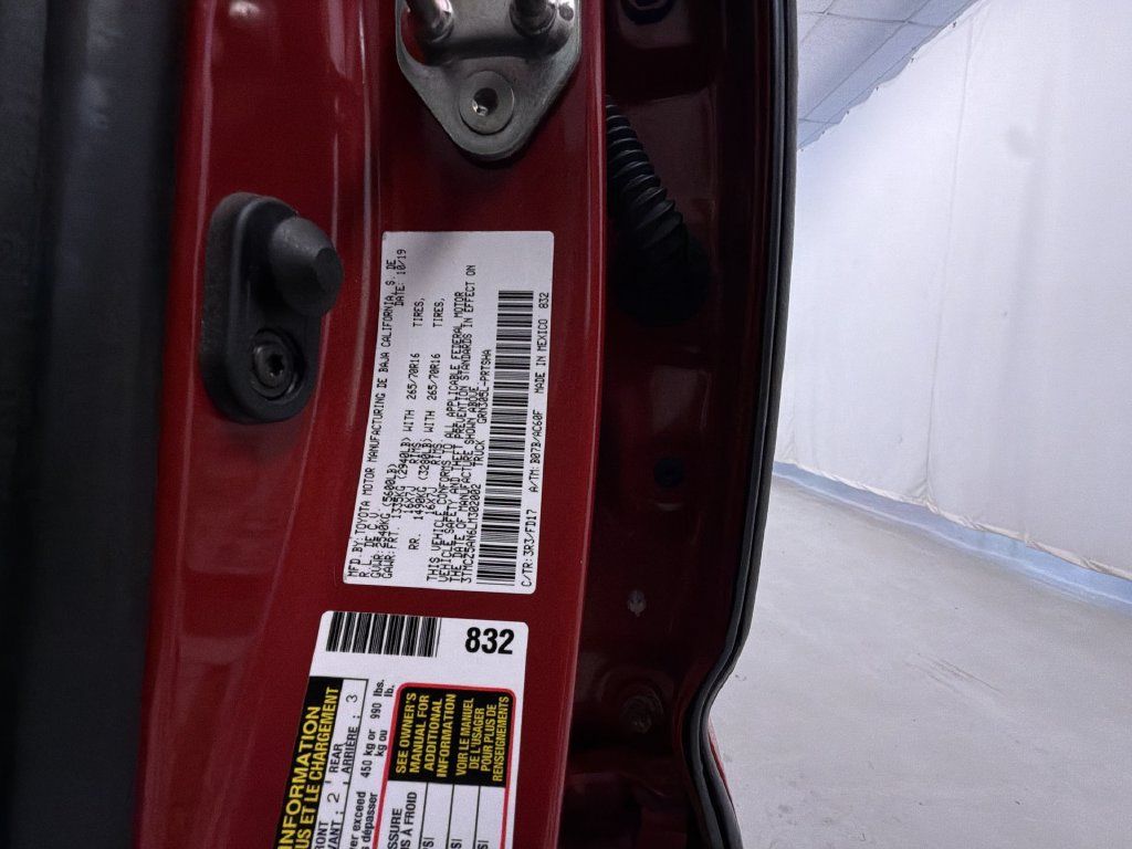 Used 2020 Toyota Tacoma TRD Off-Road w/ Technology Package AWD/4WD image 15