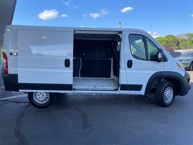 Used 2025 RAM ProMaster 2500 w/ Convenience Group FWD image 19
