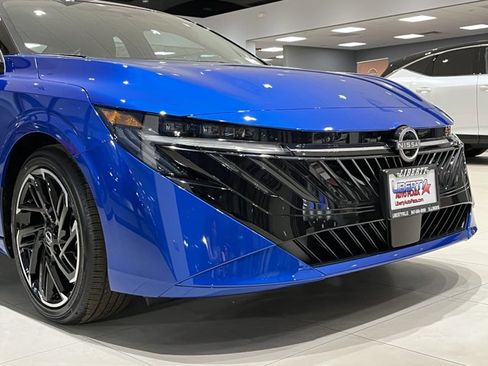 New 2026 Nissan Sentra SR w/ Floor Mat Package FWD image 3