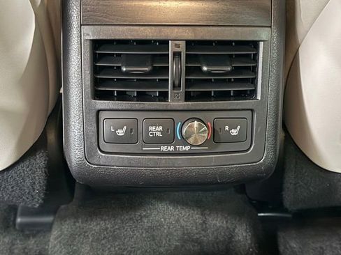 Used 2018 Toyota Avalon Limited image 35