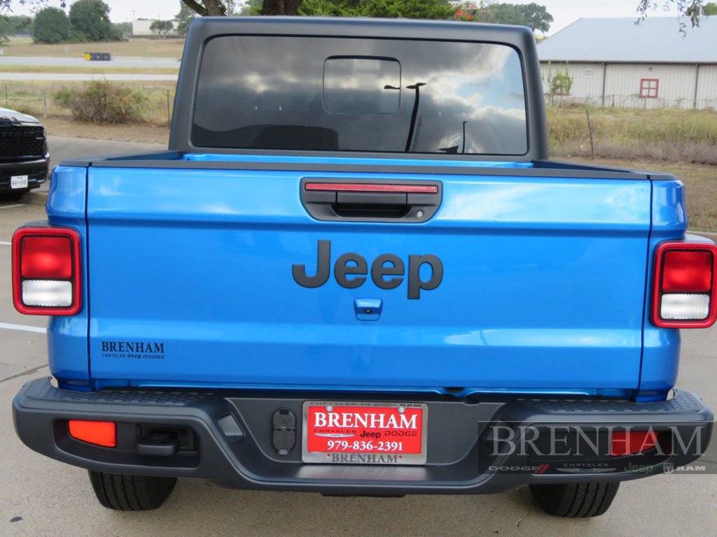 Used 2025 Jeep Gladiator Sport AWD/4WD image 3