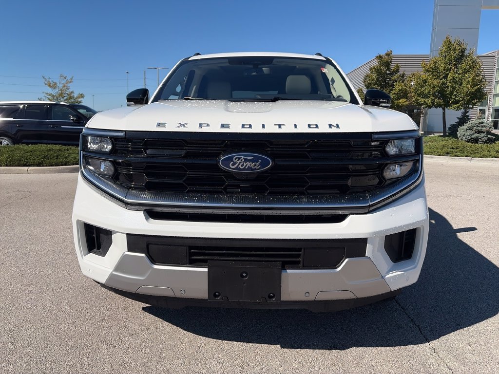 Used 2025 Ford Expedition Max Platinum w/ Driver's Package AWD/4WD image 2
