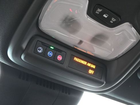 Used 2024 Chevrolet Colorado Trail Boss image 18