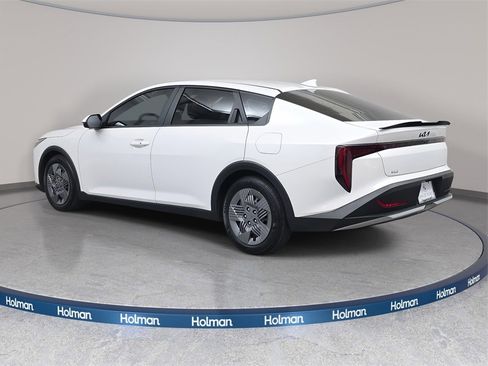Used 2025 Kia K4 LX image 8
