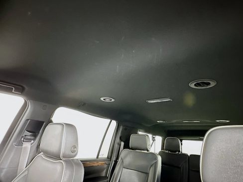 Used 2022 Chevrolet Suburban Premier AWD/4WD image 21