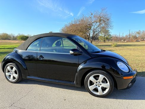 Used 2007 Volkswagen Beetle Convertible w/ Package 2 image 39