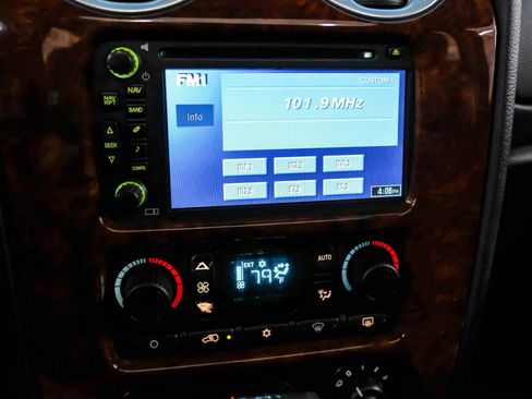 Used 2009 GMC Envoy Denali w/ Sun And 6-Disc Cd Package AWD/4WD image 23