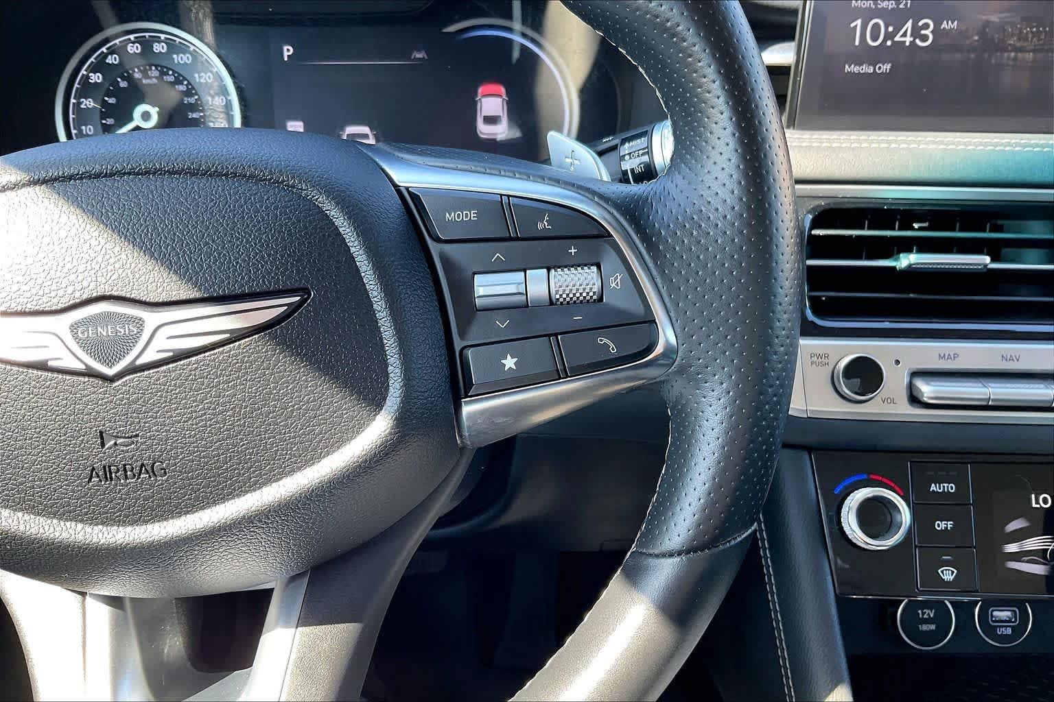 Used 2025 Genesis G70 2.5T RWD image 24