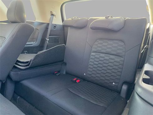 Used 2024 Nissan Pathfinder S image 21