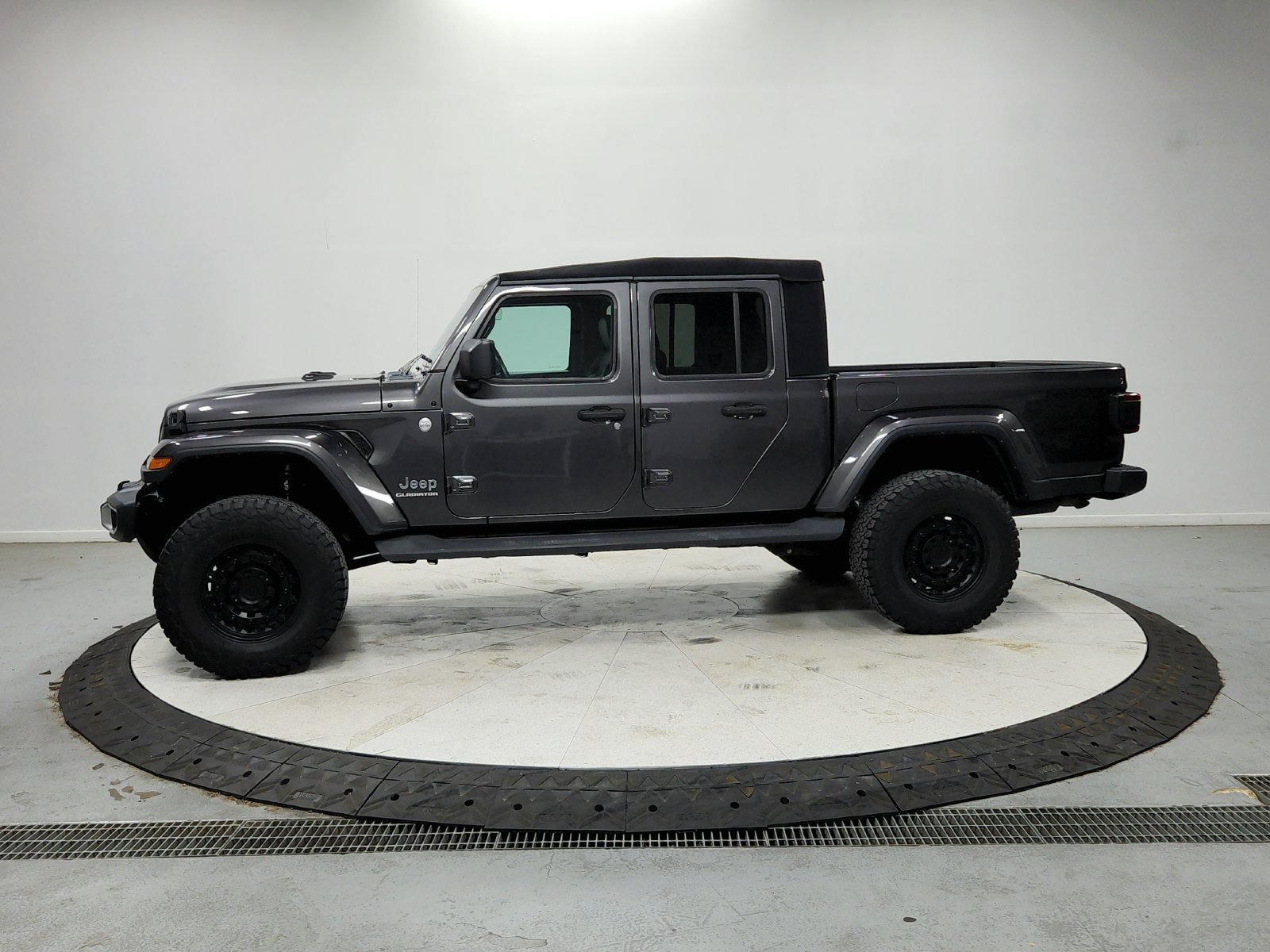 Used 2020 Jeep Gladiator Overland AWD/4WD image 5