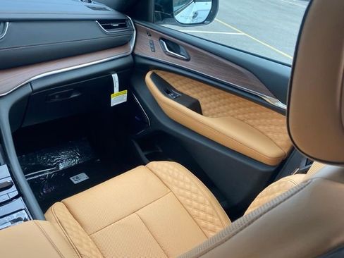 New 2025 Jeep Grand Cherokee Summit w/ Adv Protech Group IV AWD/4WD image 38