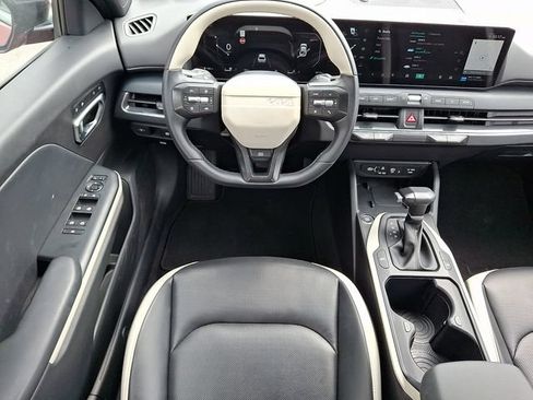 Used 2025 Kia K4 GT-Line w/ GT-Line Premium Package FWD image 11