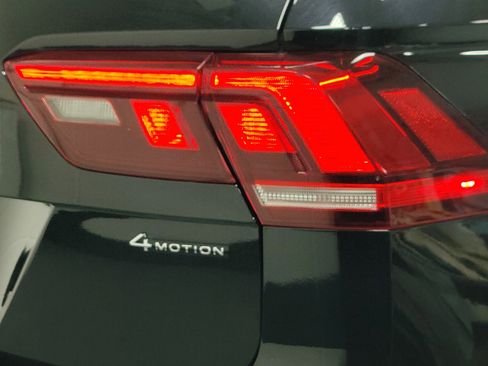 Certified 2024 Volkswagen Tiguan SE R-Line image 6