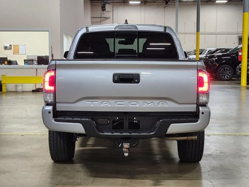 Used 2020 Toyota Tacoma TRD Sport w/ Technology Package RWD image 10