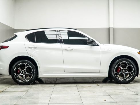 Used 2023 Alfa Romeo Stelvio Veloce AWD/4WD image 3