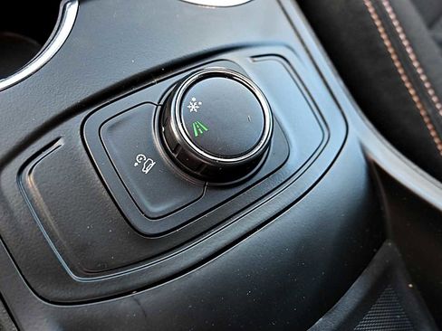 Used 2018 GMC Terrain SLE image 26