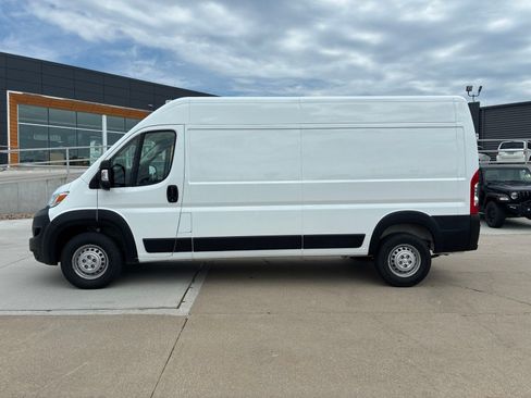 Used 2025 RAM ProMaster 3500 w/ Convenience Group FWD image 2