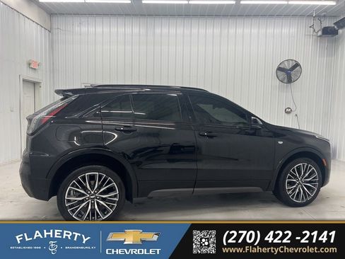 Used 2024 Cadillac XT4 Sport image 2